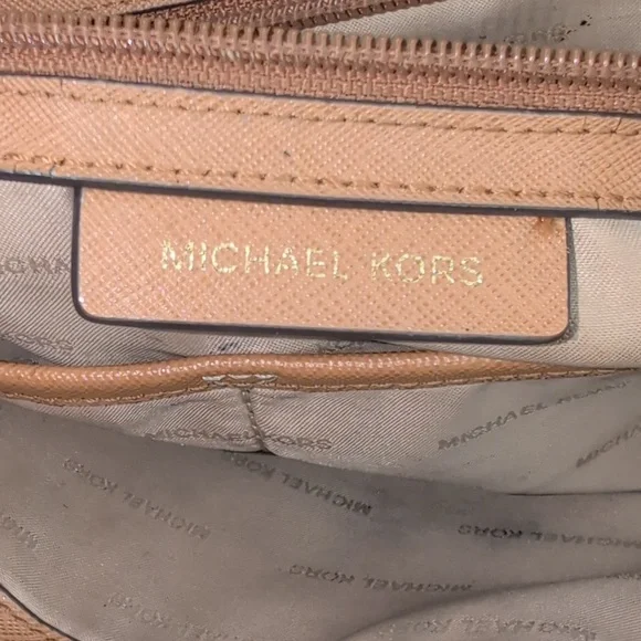 Michael Kors Textured Leather Beige Tote Shoulder Bag Great For Laptop, iPad Etc - Picture 4 of 11